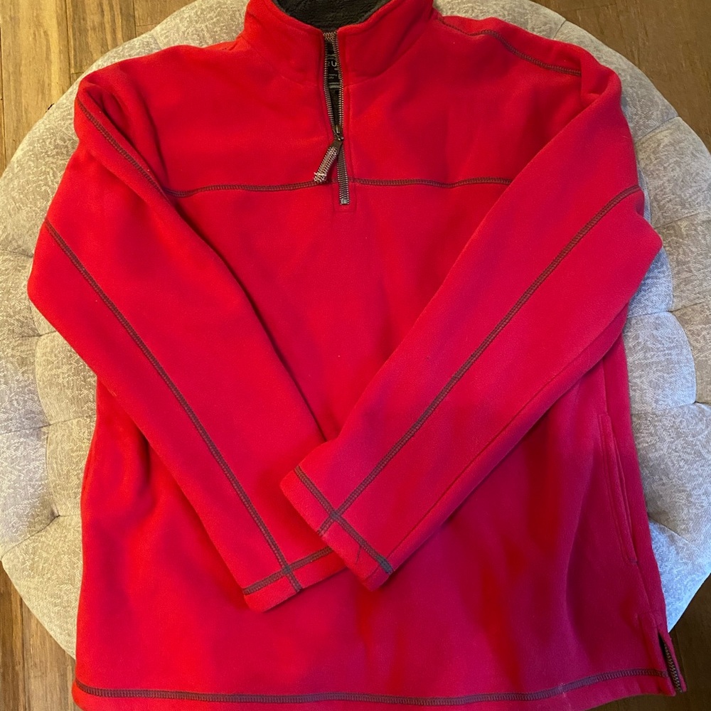 NWOT Men’s Large Red True Grit pullover